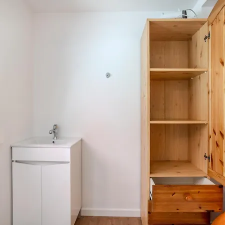 Terrace & Barbecue In Alameda Downtown *